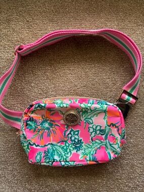 NWOT Lilly Pulitzer Jeanie belt bag in Soleil Pink Perfect Poppy floral print
